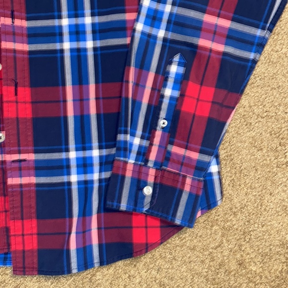 American Eagle men’s large red plaid button down in excellent like new condition - Picture 5 of 8